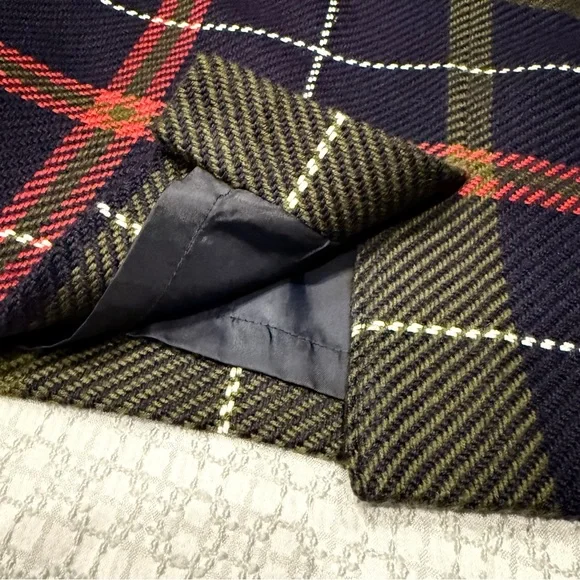 Chadwicks Plaid Skirt in Navy, Green, and Red (2P) - Picture 5 of 8
